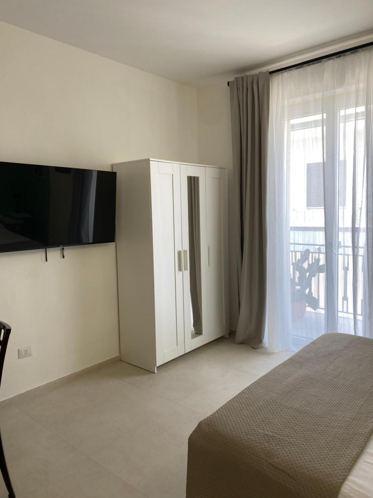 Le Buguse Suite Apartment Лече Екстериор снимка
